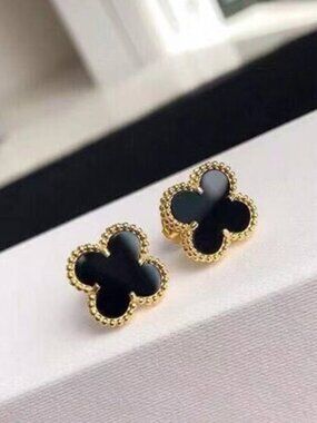 ✨ Van Cleef & Arpels Black Earrings ✨